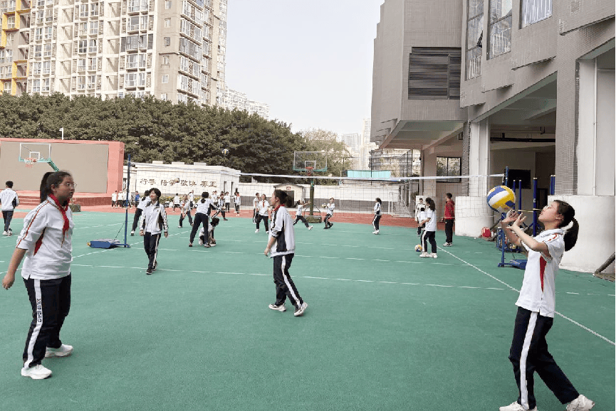 海豚体育官网向天借地向上生长 成都市七中育才学校学道分校楼顶运动场景再上新(图3)