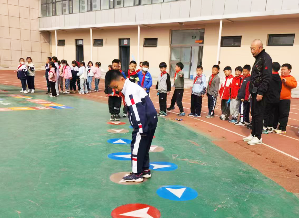 中小学生每海豚体育平台天在校运动时间如何达到2小时？(图1)