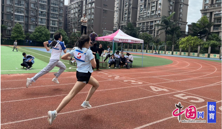 海豚体育入口青春逐梦赛道飞扬 乐山沙湾实验中学田径运动会精彩收官(图2)